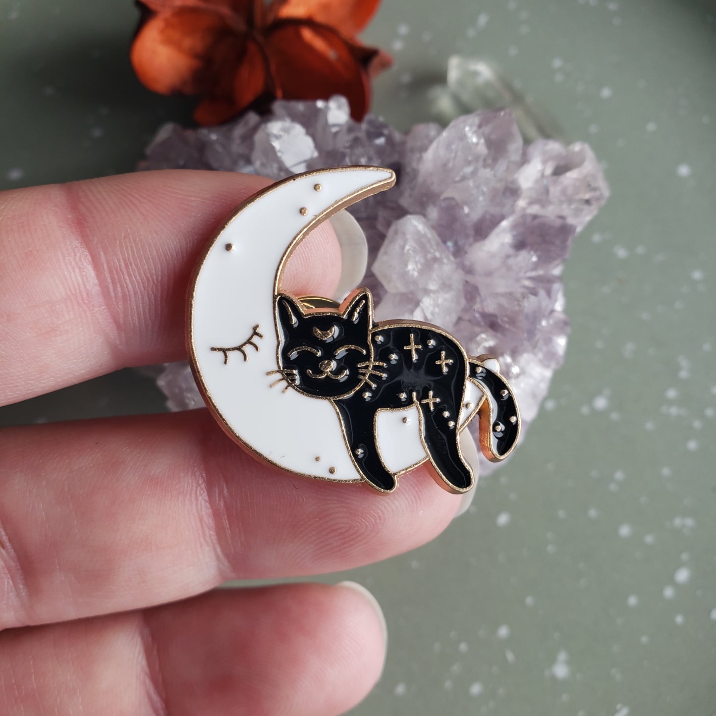 Sleepy Kitty Pin